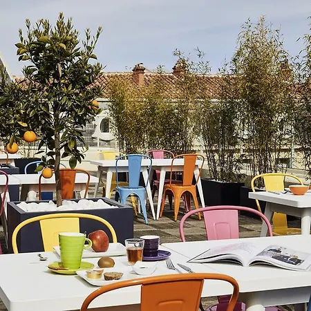 Otel Ibis Styles Rooftop & 3*