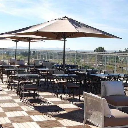 מלון Ibis Styles Rooftop & 3*