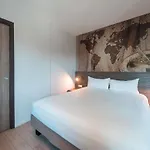 Ibis Styles Rooftop & 耶尔
