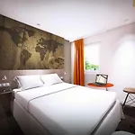 Ibis Styles Rooftop & מלון הייר