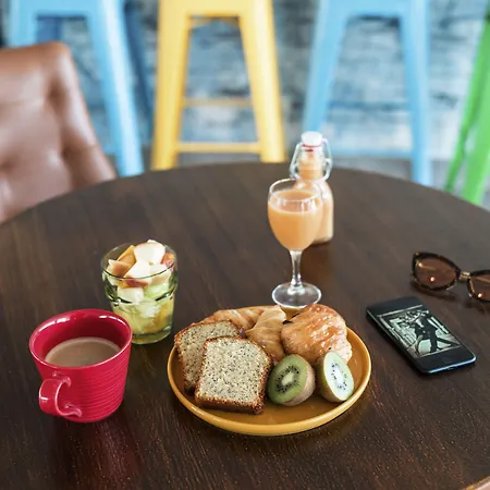 Ibis Styles Rooftop & 3* Йер