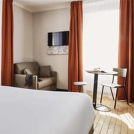 Ibis Styles Rooftop & 3* Йер