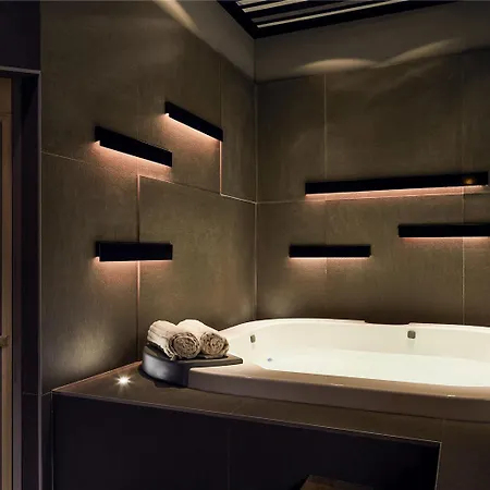 Ibis Styles Rooftop & 3* Йер