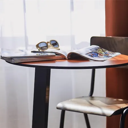 Отель Ibis Styles Rooftop & Йер