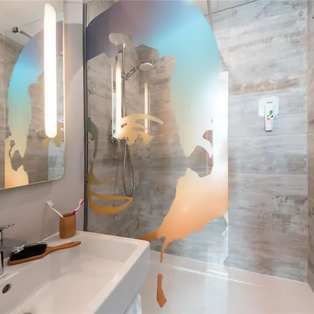 Отель Ibis Styles Rooftop &