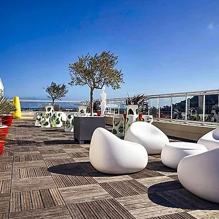Ibis Styles Rooftop & ホテル イエール