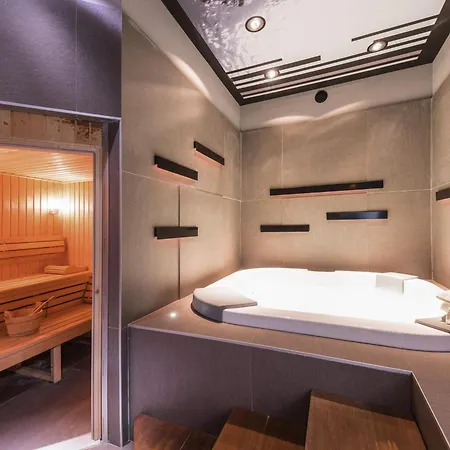 Отель Ibis Styles Rooftop &