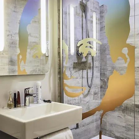 Отель Ibis Styles Rooftop & Йер