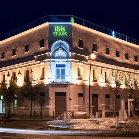 Hotel Ibis Styles Rooftop & 3*