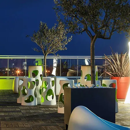 Отель Ibis Styles Rooftop & 3*