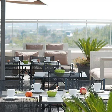 Ibis Styles Rooftop & Ξενοδοχείο Ιέρ