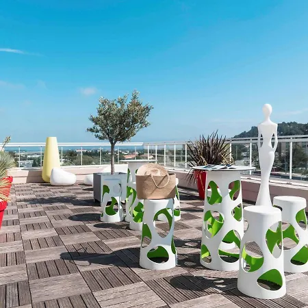 Ibis Styles Rooftop & Hyeres
